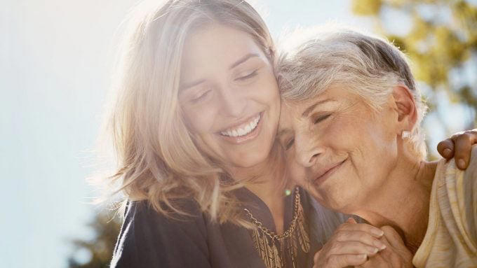 J’ai 51 ans et après un divorce difficile, j'ai décidé de retourner vivre chez mes parents, mais maintenant je ne veux plus partir