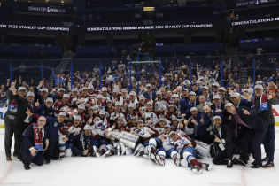The Colorado Avalanche pose for a team picture with the Stanley Cup after their game against the Tampa Bay Lightning in game six of the 2022 Stanley Cup Final at Amalie Arena. Mandatory Credit: Geoff Burke-USA TODAY Sports.