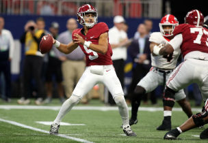 Crimson Tide quarterback Bryce Young (9) drops back to pass against the Georgia Bulldogs during the first quarter of the SEC championship game. / Brett Davis-USA TODAY Sports