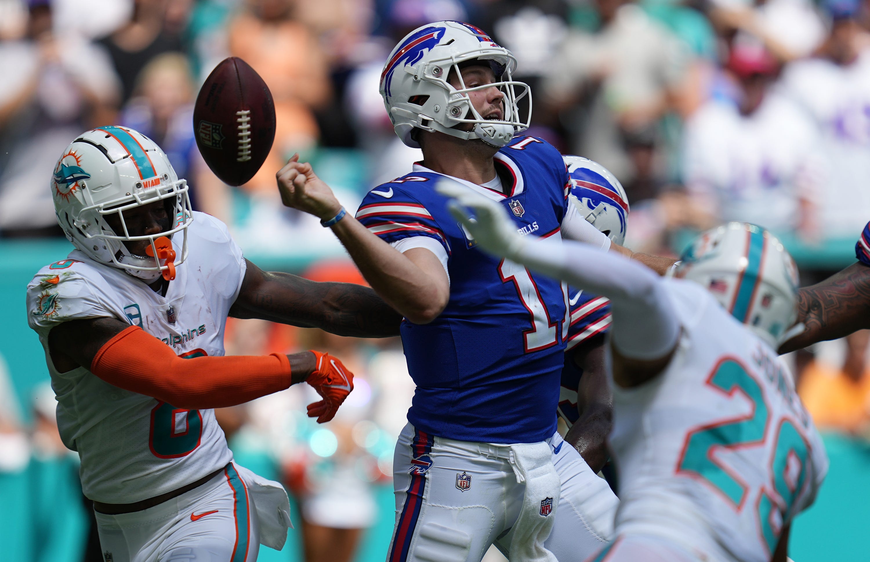 Miami Dolphins offensive tackle Robert Hunt (68) lines up for the play  during an NFL football game against the Cincinnati Bengals, Thursday, Sept.  29, 2022, in Cincinnati. (AP Photo/Emilee Chinn Stock Photo - Alamy