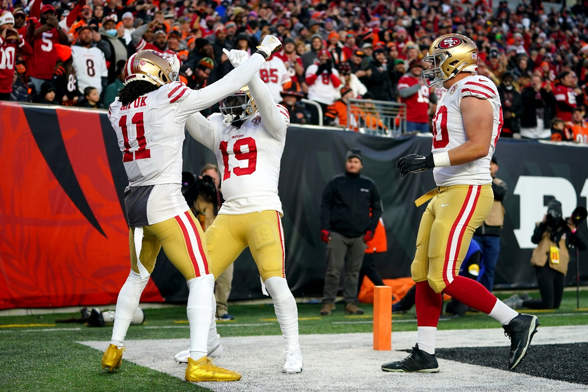 Cincinnati, United States. 12th Dec, 2021. San Francisco 49ers wide  receiver Deebo Samuel (19) celebrates with Brandon Aiyuk (11) after scoring  a touchdown against the Cincinnati Bengals during the first half of