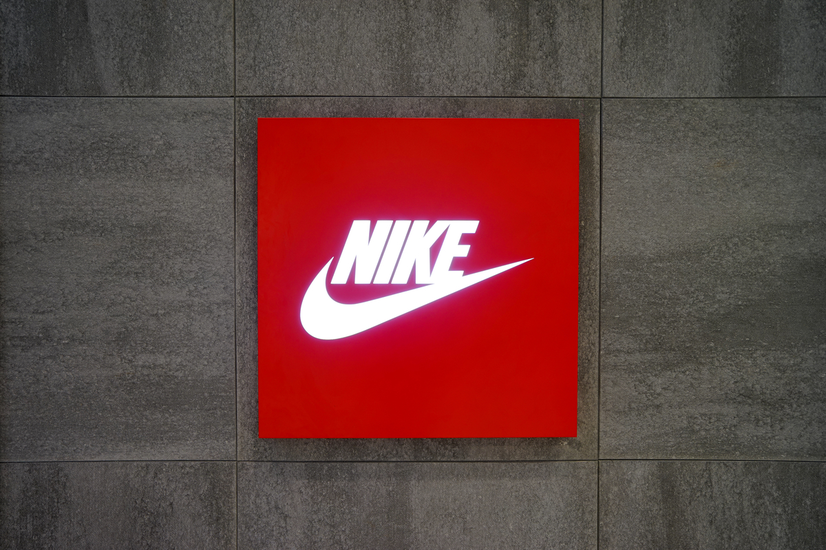 nike stock dividend 2018