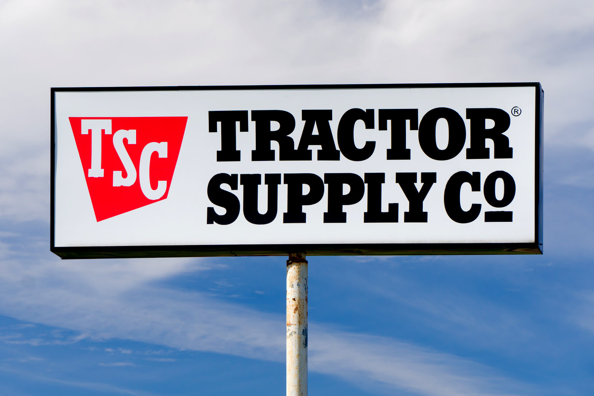 Tractor Supply Company exterior sign