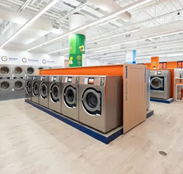 Lavadoras de Lavandería Tide en exhibición.