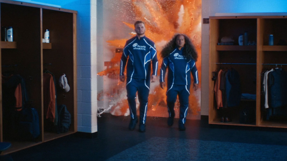 Drafts NFL Star Aidan Hutchinson to join Troy Polamalu in Tackling Dandruff-Causing Microbes in New Football Campaign Drafts NFL Star Aidan Hutchinson to join Troy Polamalu in Tackling Dandruff-Causing Microbes in New Football Campaign