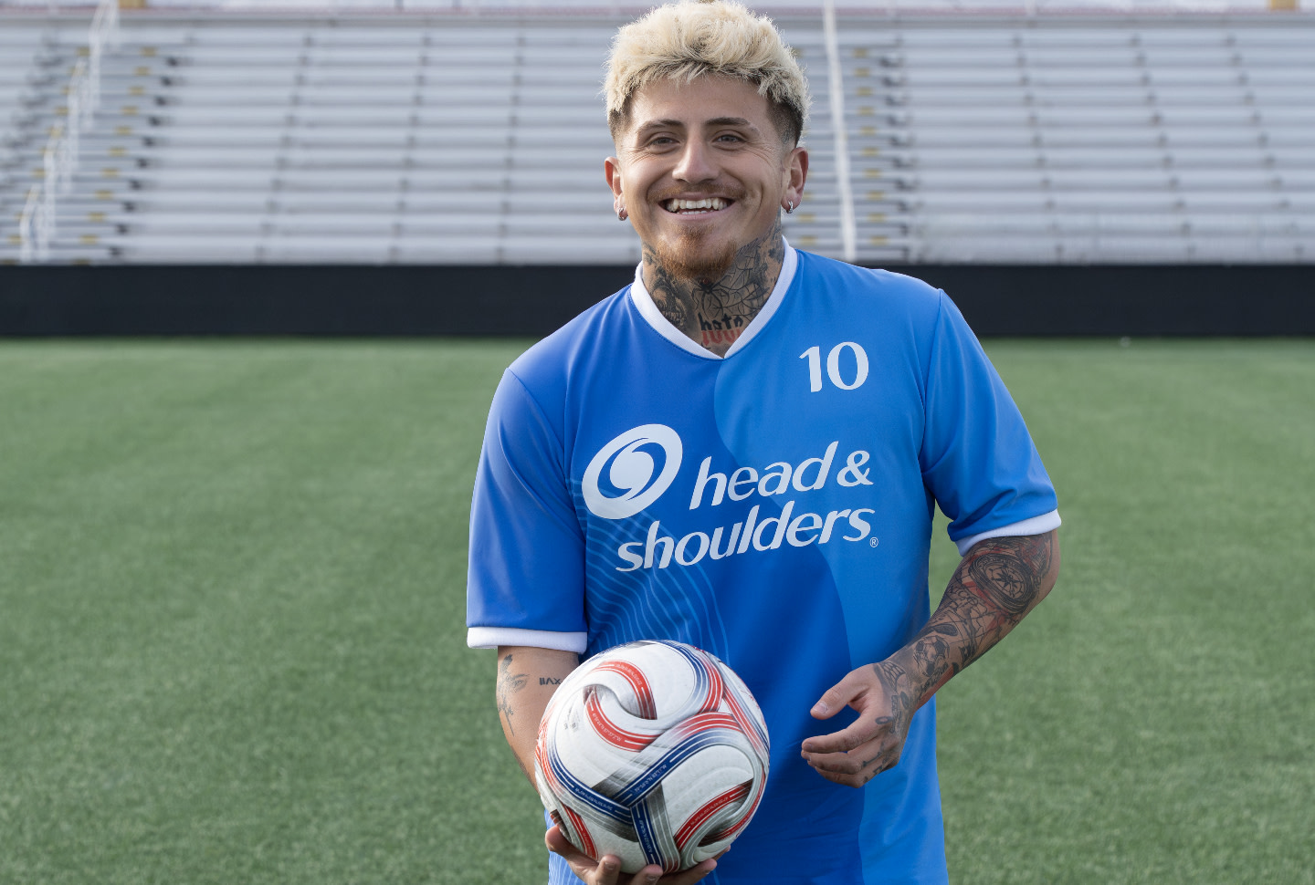 Diego Luna with blonde hair holds a soccer on a soccer field, showing the confidence after using Head & Shoulders, the world’s #1 anti-dandruff shampoo, as his dandruff treatment. Diego Luna with blonde hair holds a soccer on a soccer field, showing the confidence after using Head & Shoulders, the world’s #1 anti-dandruff shampoo, as his dandruff treatment.