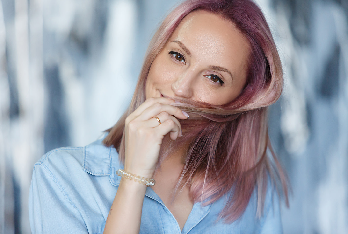 DOES HEAD & SHOULDERS STRIP COLOR FROM YOUR HAIR? DOES HEAD & SHOULDERS STRIP COLOR FROM YOUR HAIR?