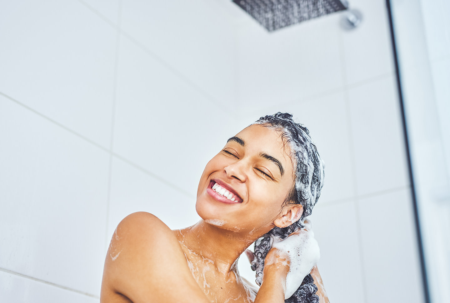 WHY DOES MY HAIR GET SO OILY SO FAST? TOP TIPS FOR TREATING OILY HAIR WHY DOES MY HAIR GET SO OILY SO FAST? TOP TIPS FOR TREATING OILY HAIR