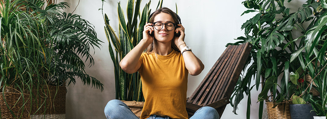 woman listening to music with headphones