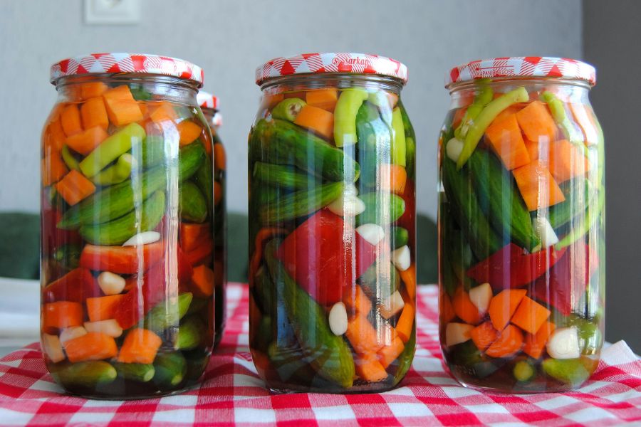 Tall Mayo Economy Jar with Pickled Veggies