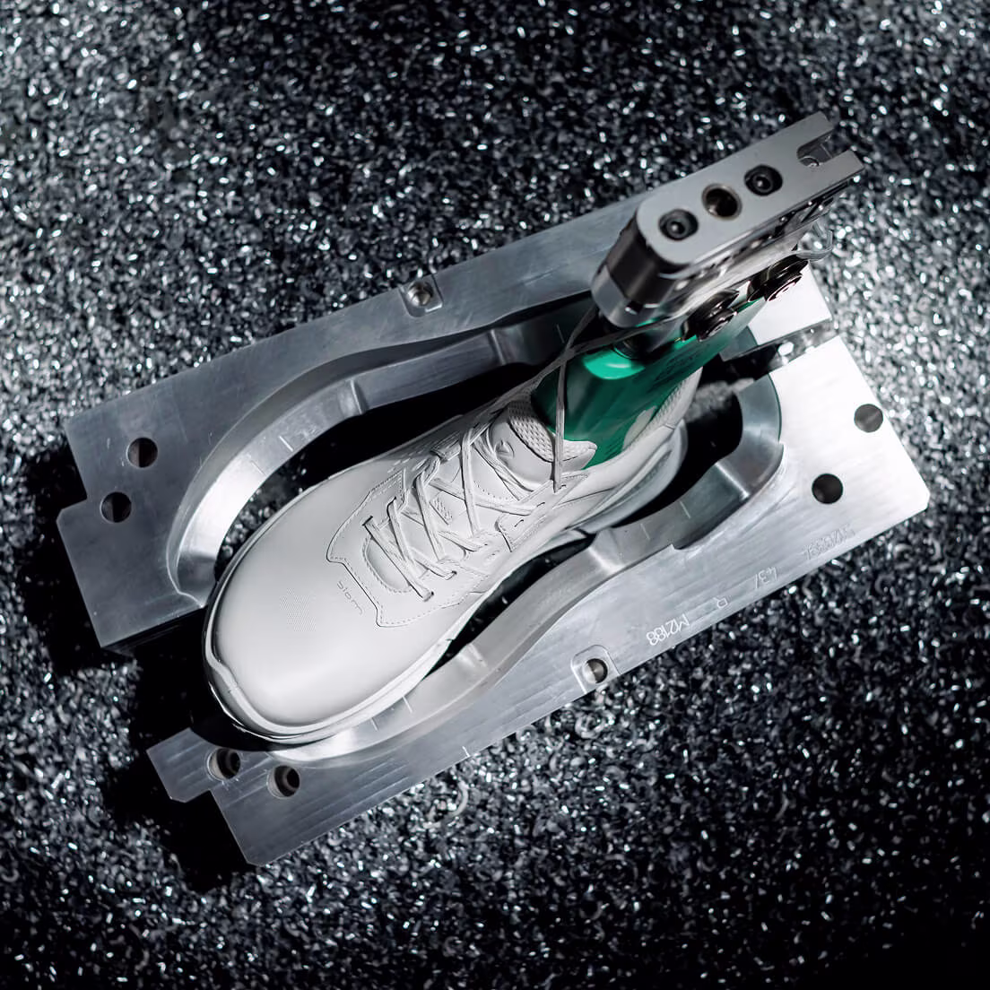 b1-pdp-ss26-summerwalking-dual-fluidform1