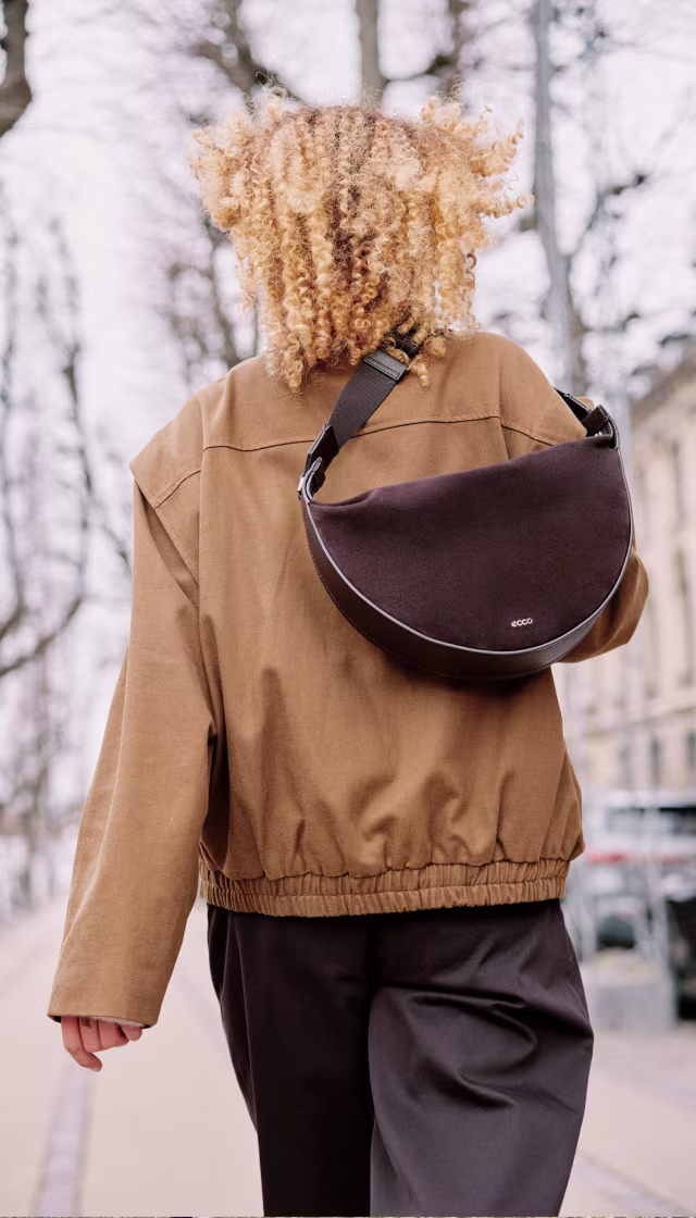 _contentCard_bags_women-casual-walking