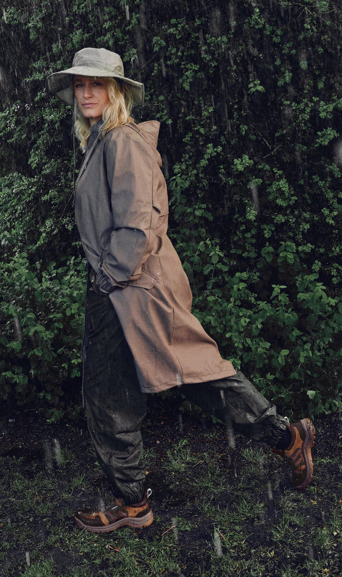 plp-tall-1438x2422-women-aw25-rainydays-82238361348