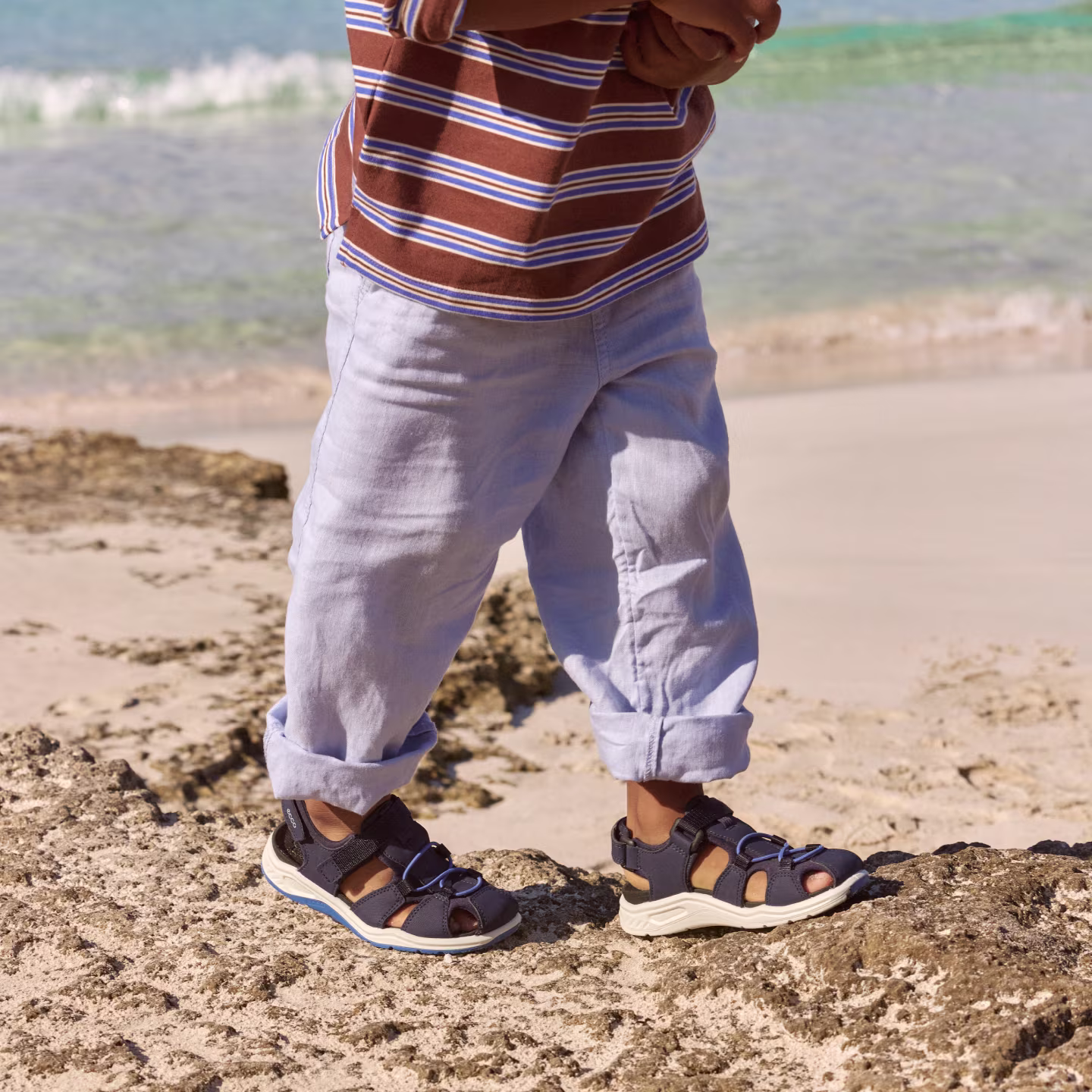 b4.2-landingpage-ss26-kidssandals-710632-11303