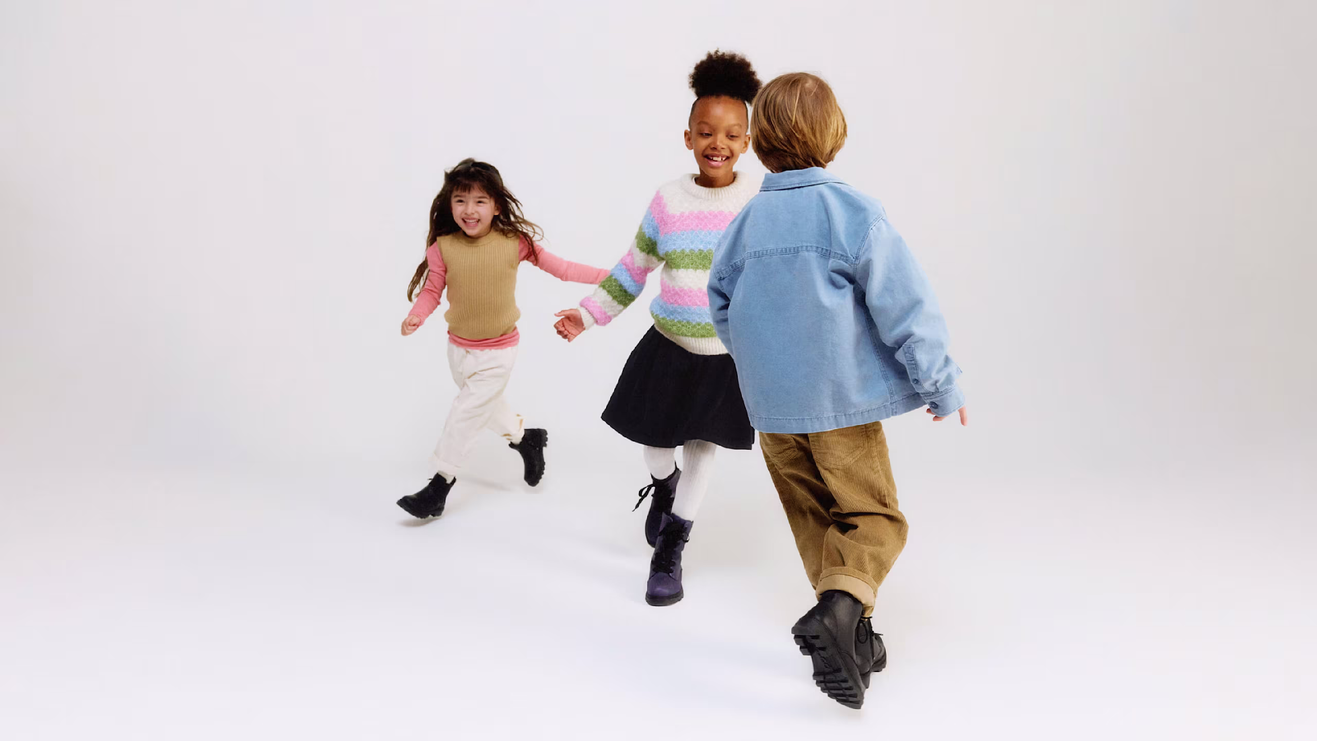 homepage-hero-2880x1620-kids-aw25-kidsfallfashion-72823201001-72821261330-72822201001