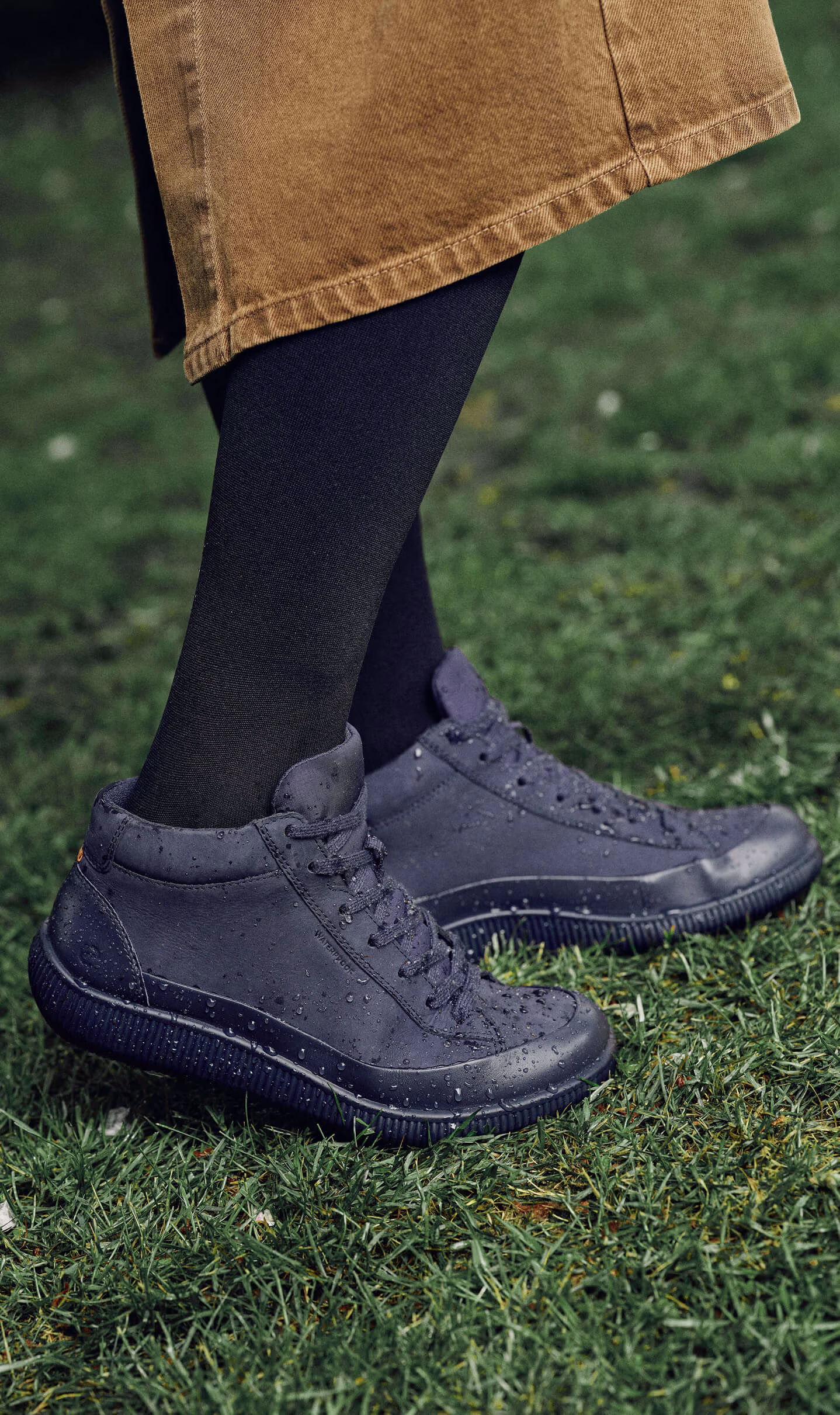 plp-tall-1438x2422-women-aw25-rainydays-22027350595-1