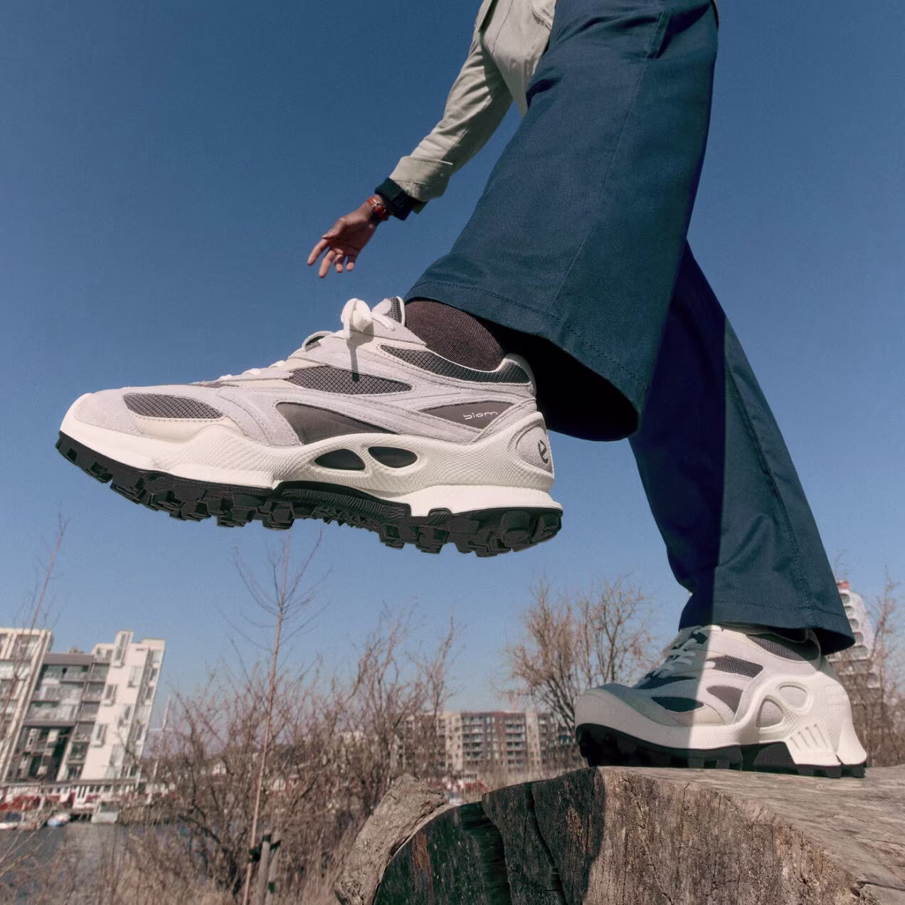 Designed for active versatility, these off-white ECCO BIOM sneakers combine supreme trail-ready grip with an anatomically supportive fit for effortless outdoor exploration.