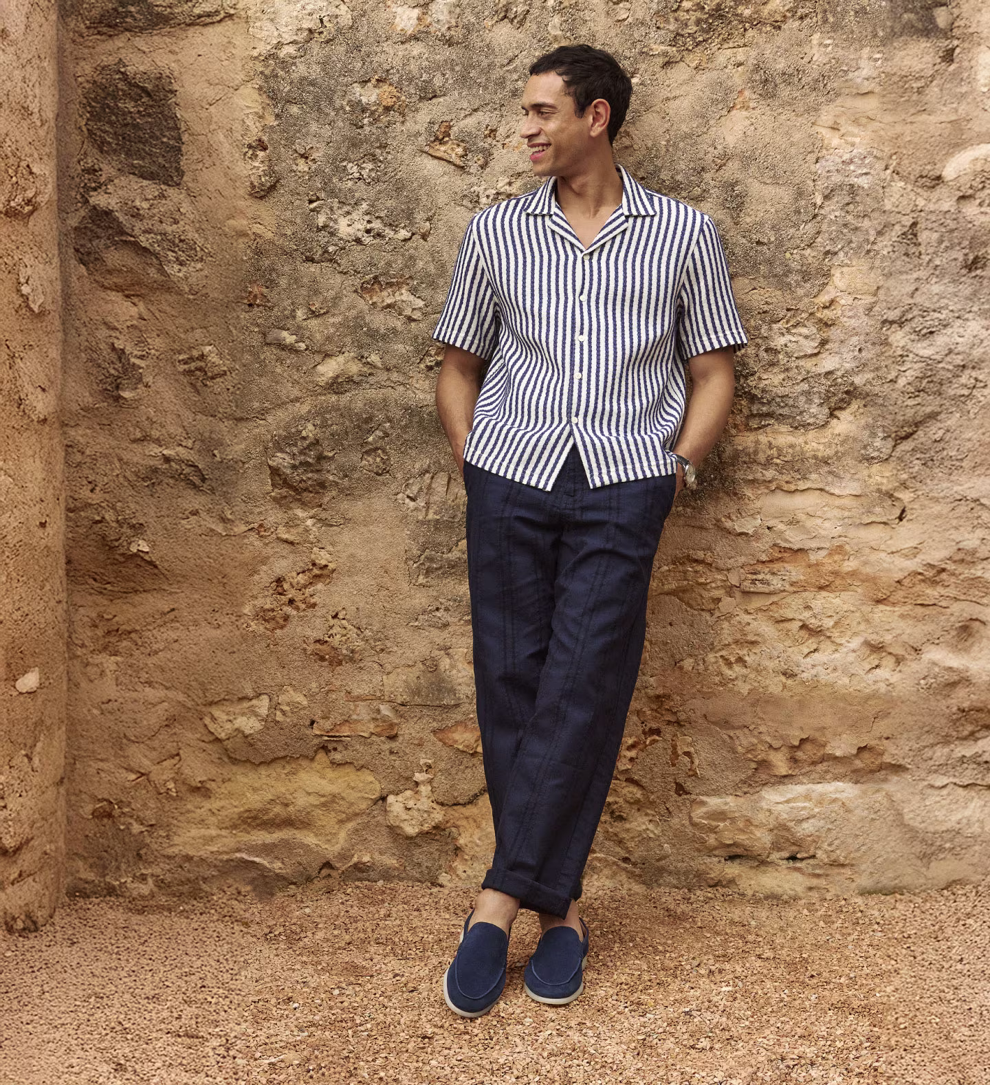 Feel the summer vibe in navy blue suede Ecco men's moccasins. Their versatile design perfectly matches a casual striped shirt and linen trousers, ideal for holiday walks. Experience the ultimate comfort and style for your summer getaways.