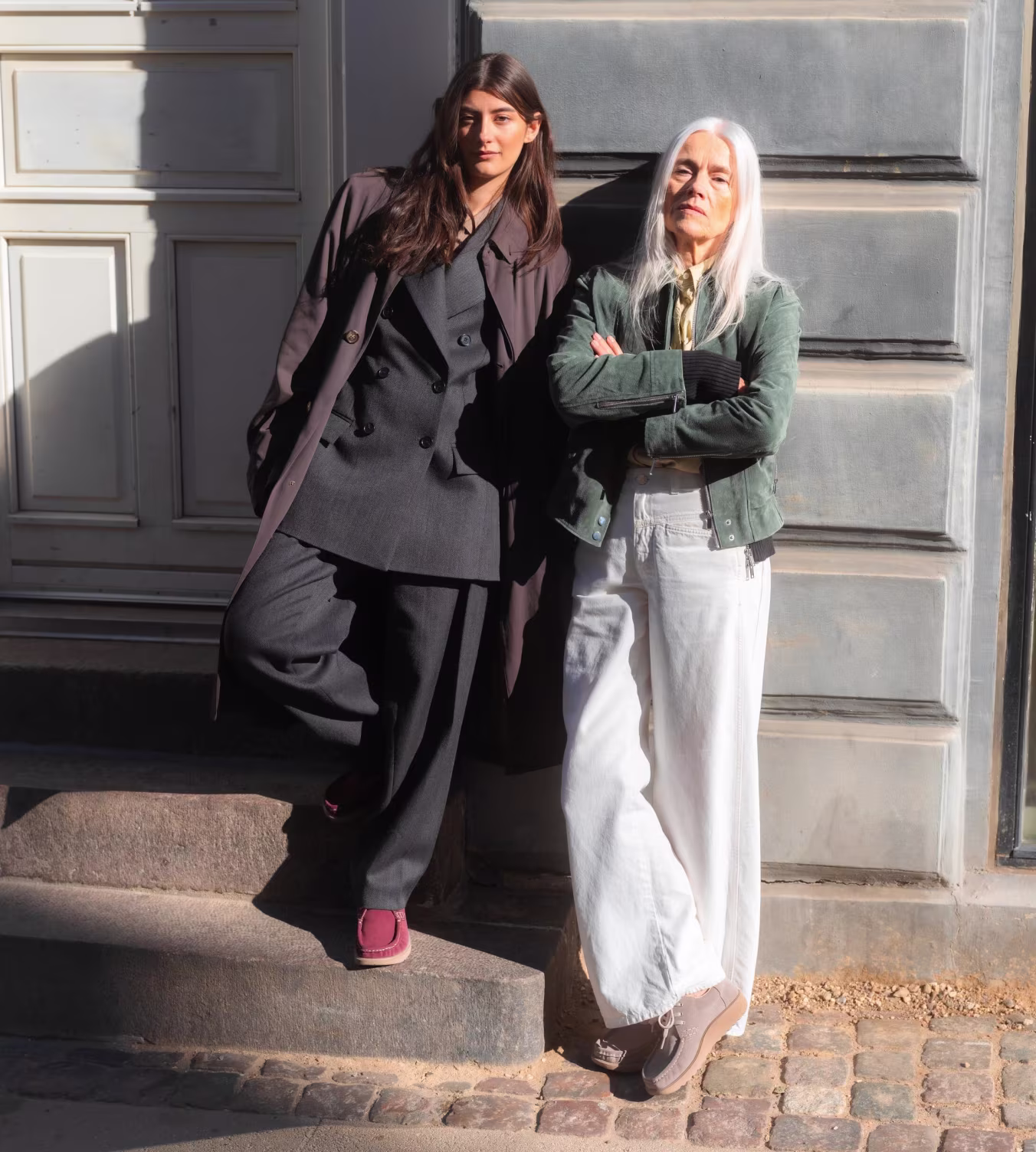 Discover the ECCO JOKE W shoes in berry and sand suede. Combining Danish design minimalism with all-day cushioning, these heritage shoes offer versatile comfort for effortlessly styled outfits.