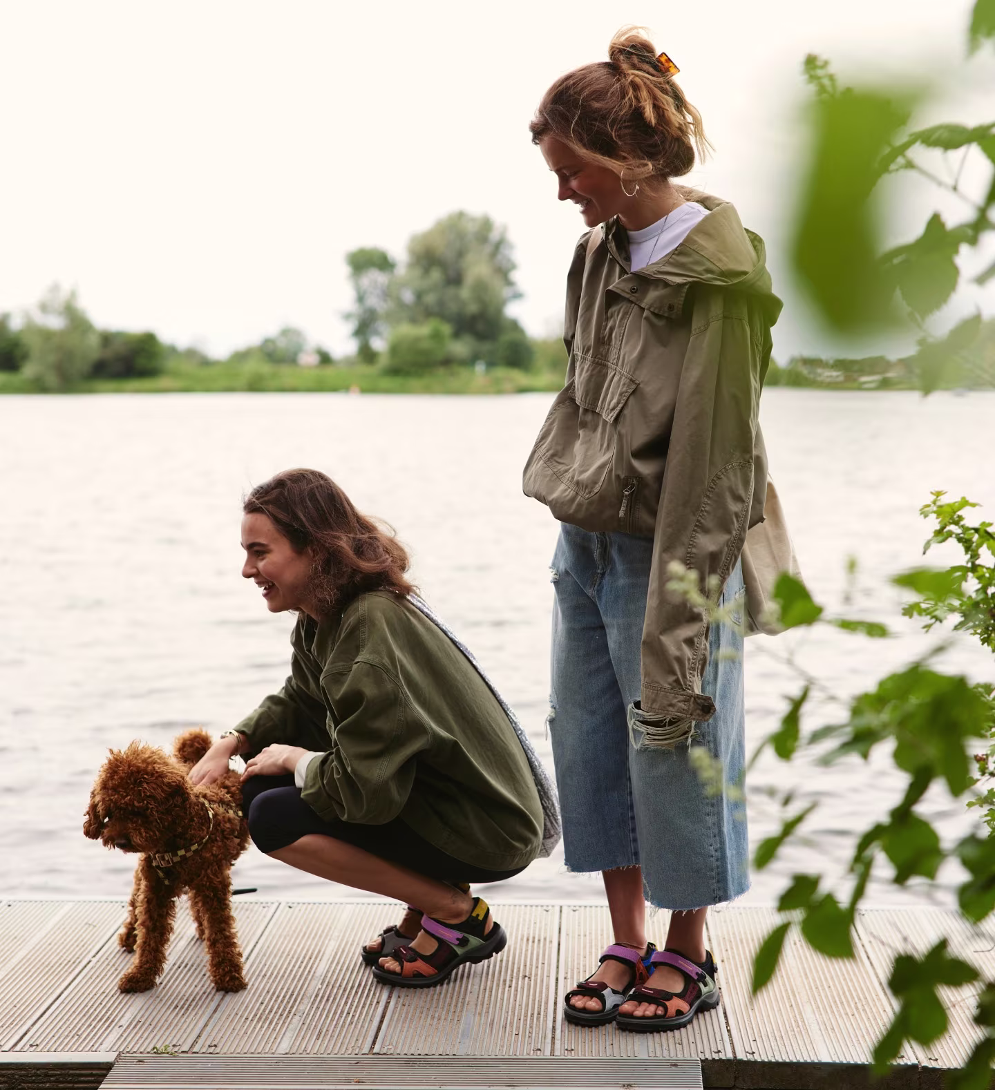 Genießen Sie die Natur mit den bequemen, mehrfarbigen Offroad-Sandalen von ECCO. Perfekt für aktive Tage bieten diese Sandalen mühelosen Stil und ganztägigen skandinavischen Komfort für jedes Abenteuer.