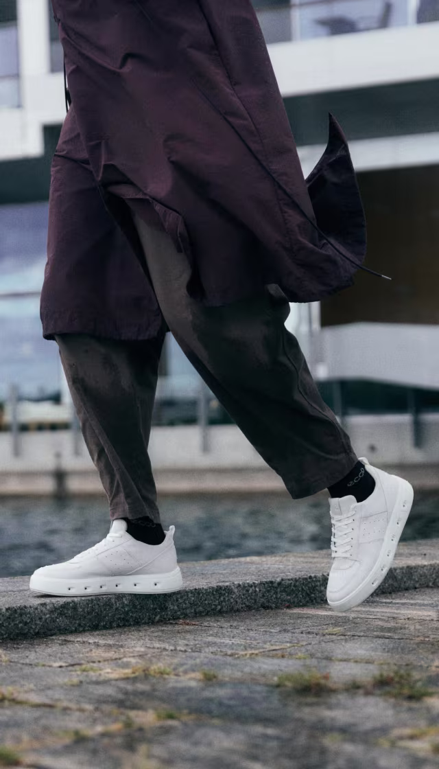 contentCard waterproof sneakers men-52081401007