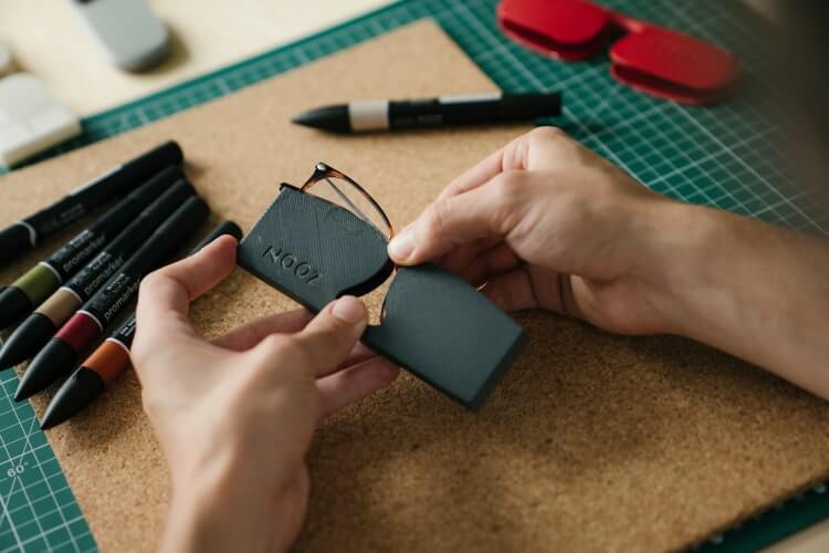 NOOZ OPTICS glasses in its transportation case