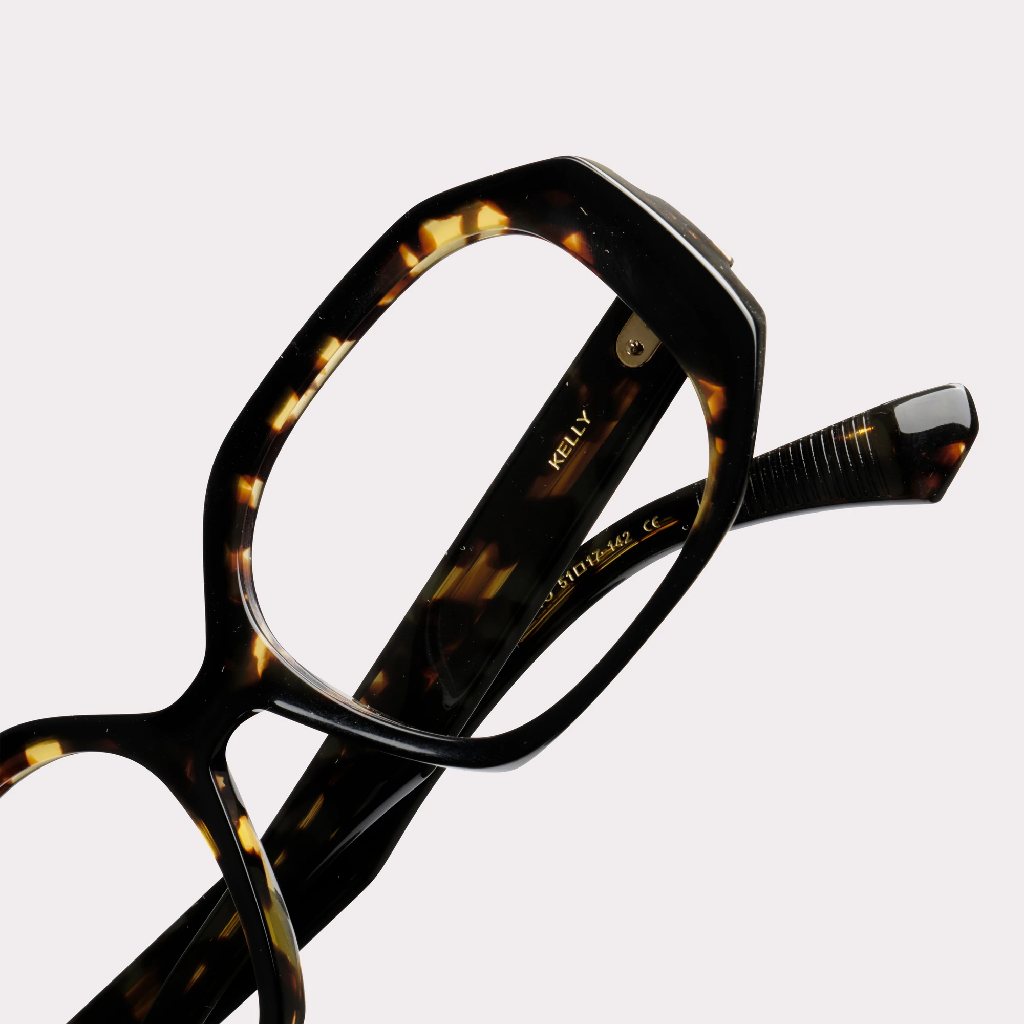 Ein Paar Kelly Dunkles Tortoise Korrekturbrille in der Makroansicht