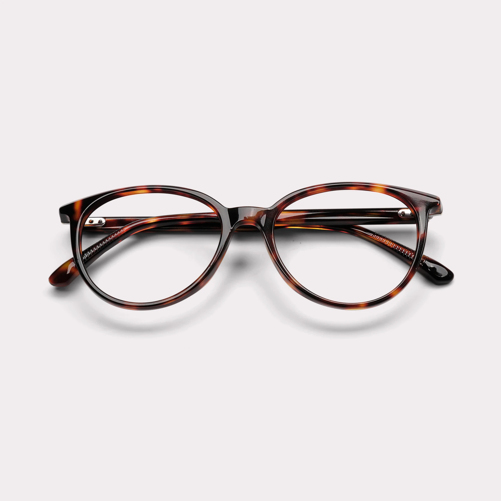 Ein Paar Berry Tortoise Korrekturbrille , zusammengeklappt