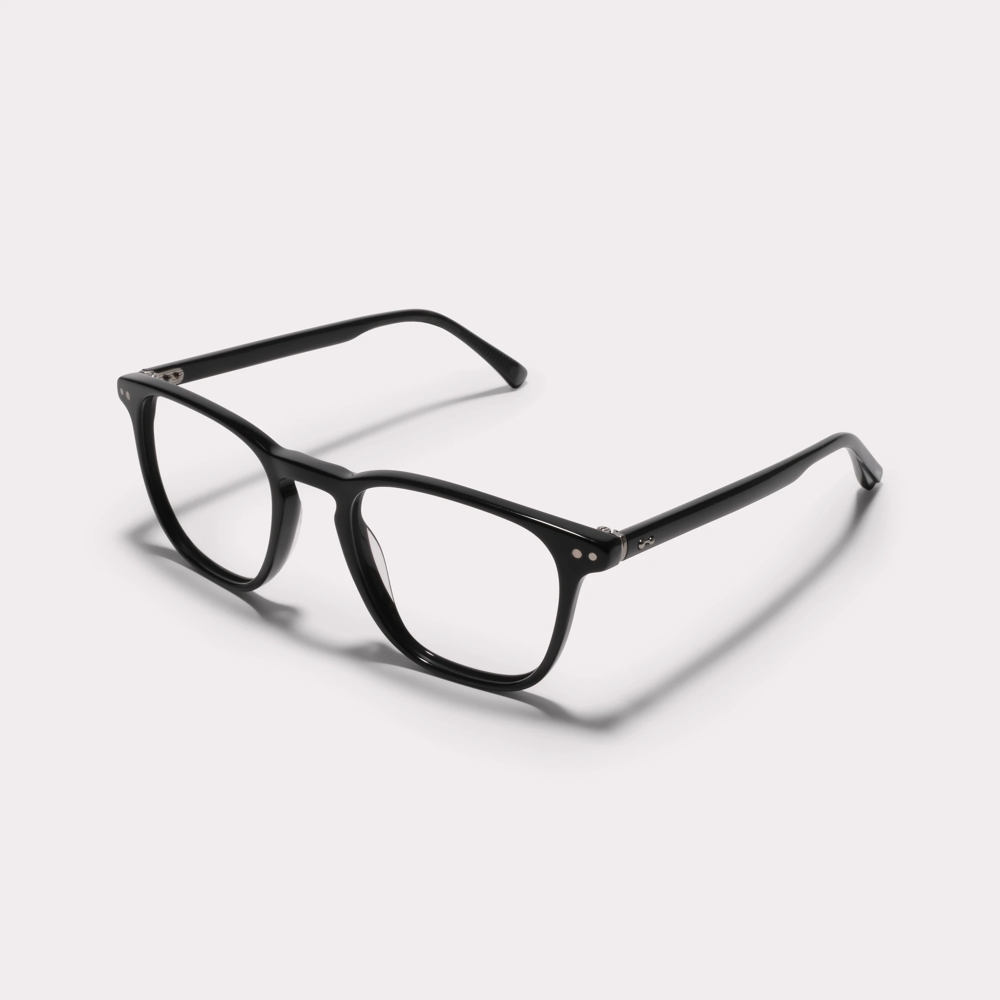 Um par de Oscar Preto Óculos graduados vista de lado