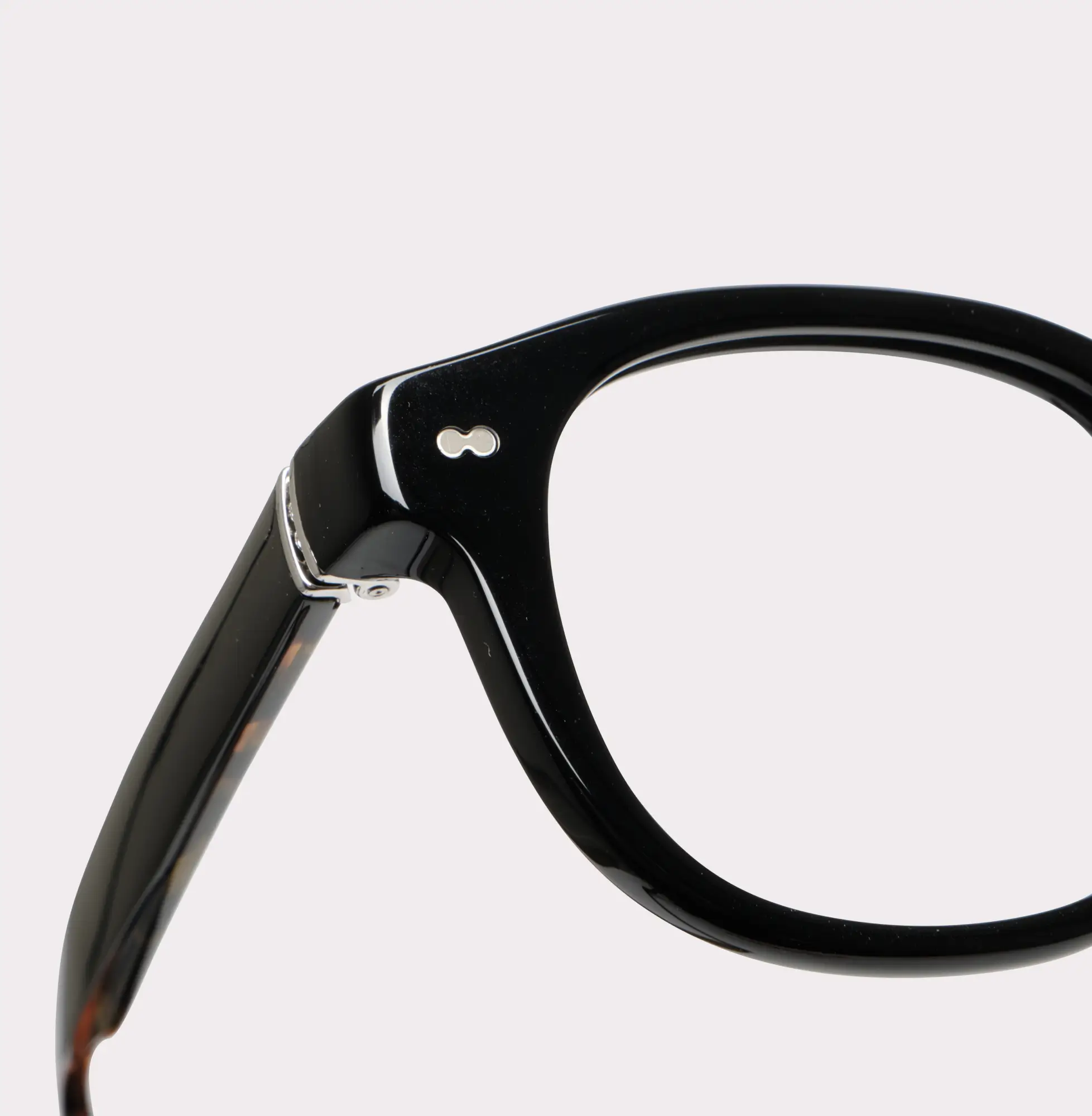 Ein Paar Owen Schwarz Korrekturbrille in der Makroansicht