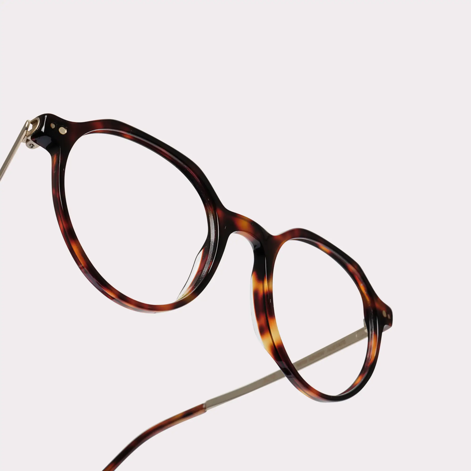 Une paire de Alto Tortoise Lunettes sur prescription en vue macro