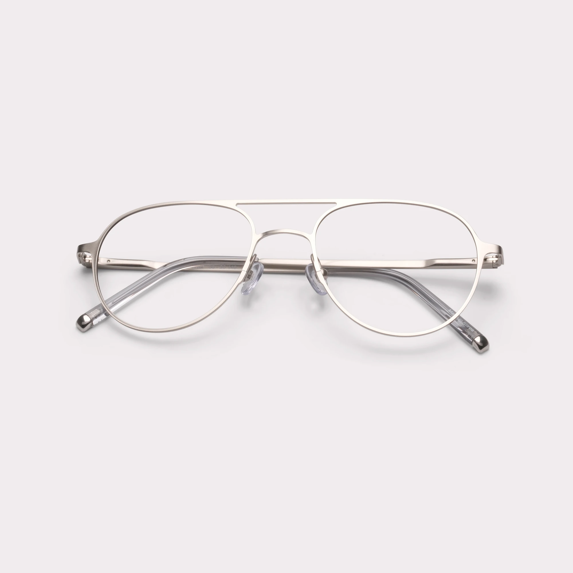 Une paire de Wing Silver Lunettes sur prescription repliée