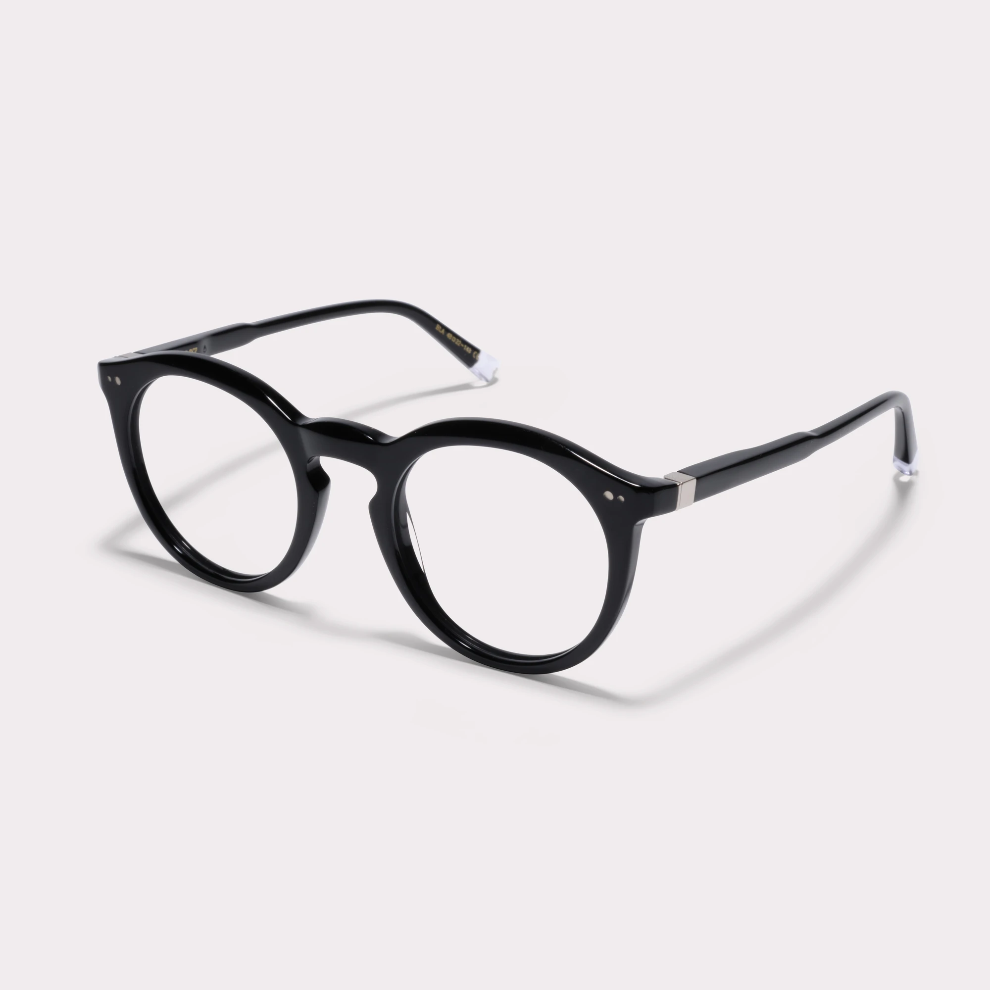 Ein Paar Robb Schwarz Korrekturbrille , von der Seite gesehen