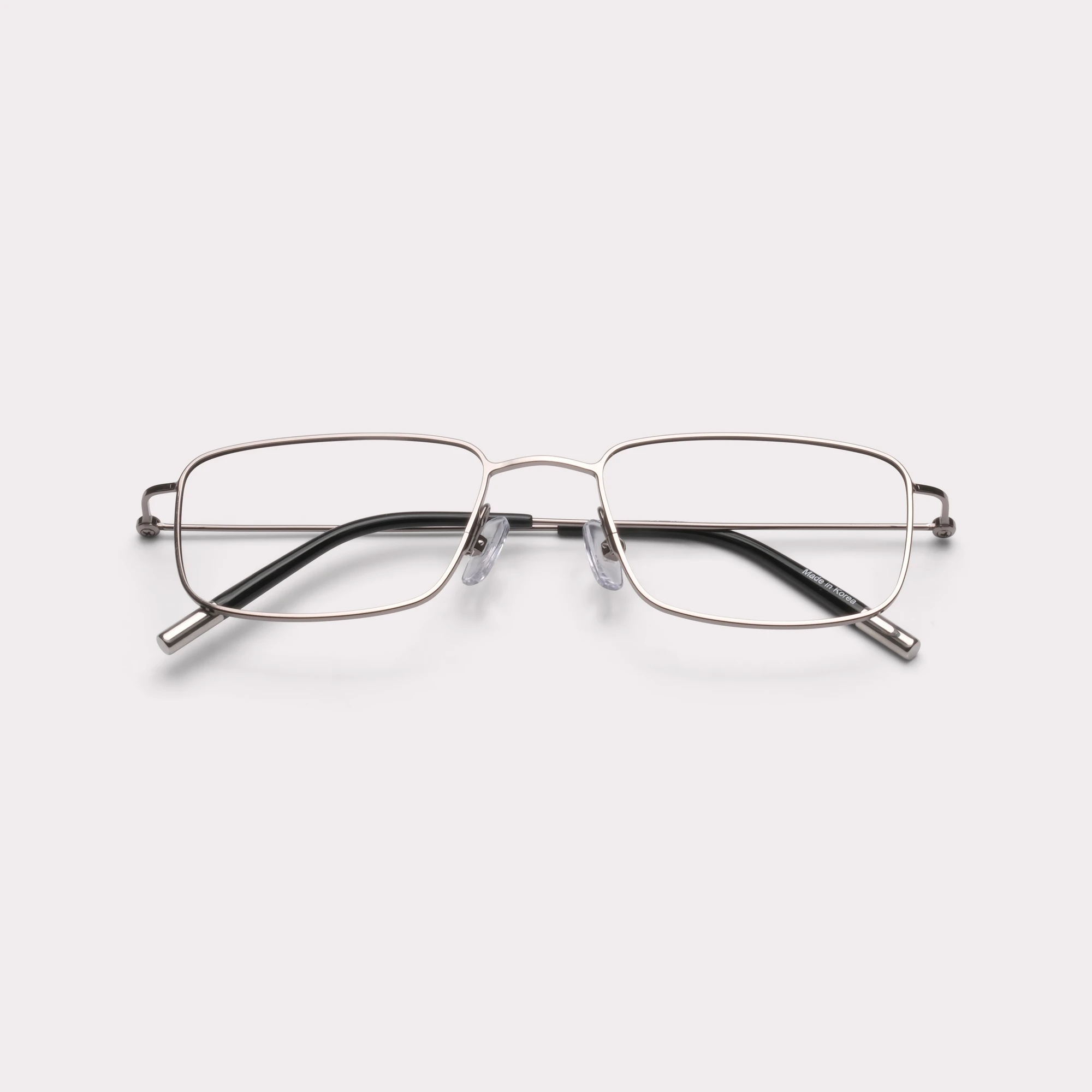 Ein Paar Clark Silver Korrekturbrille , zusammengeklappt
