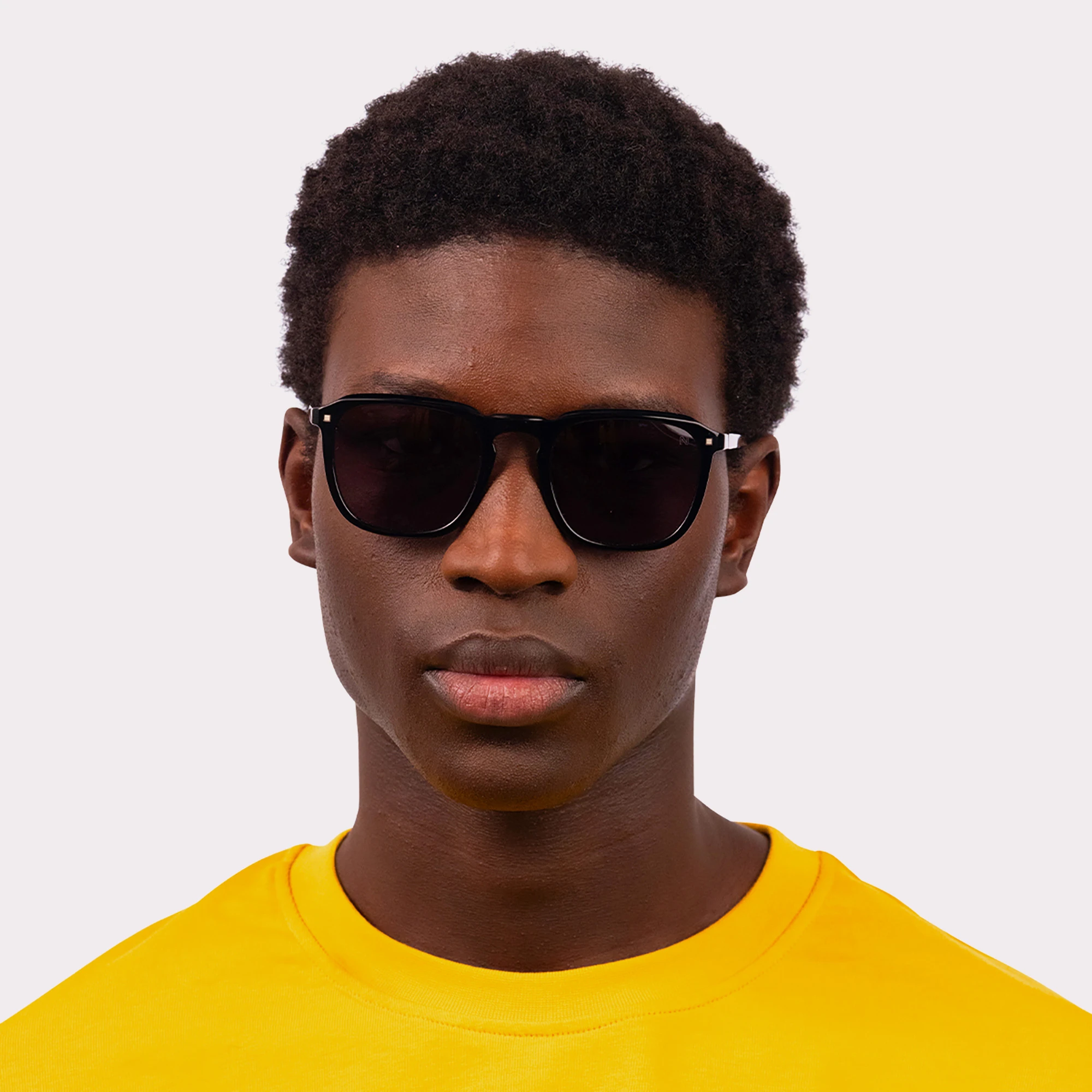 Un par de Carmen Negro Gafas de sol