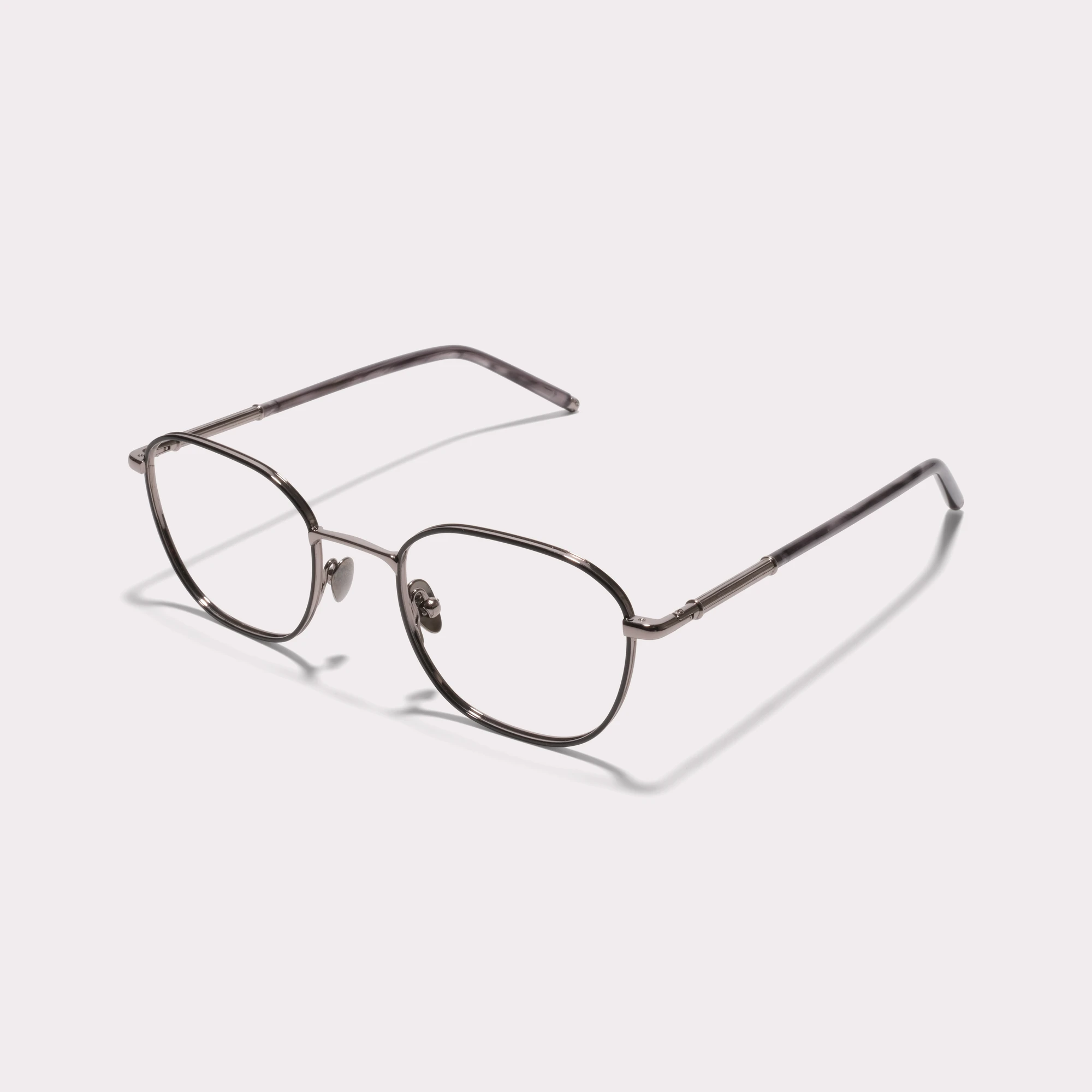 Um par de Josh Silver Óculos graduados vista de lado