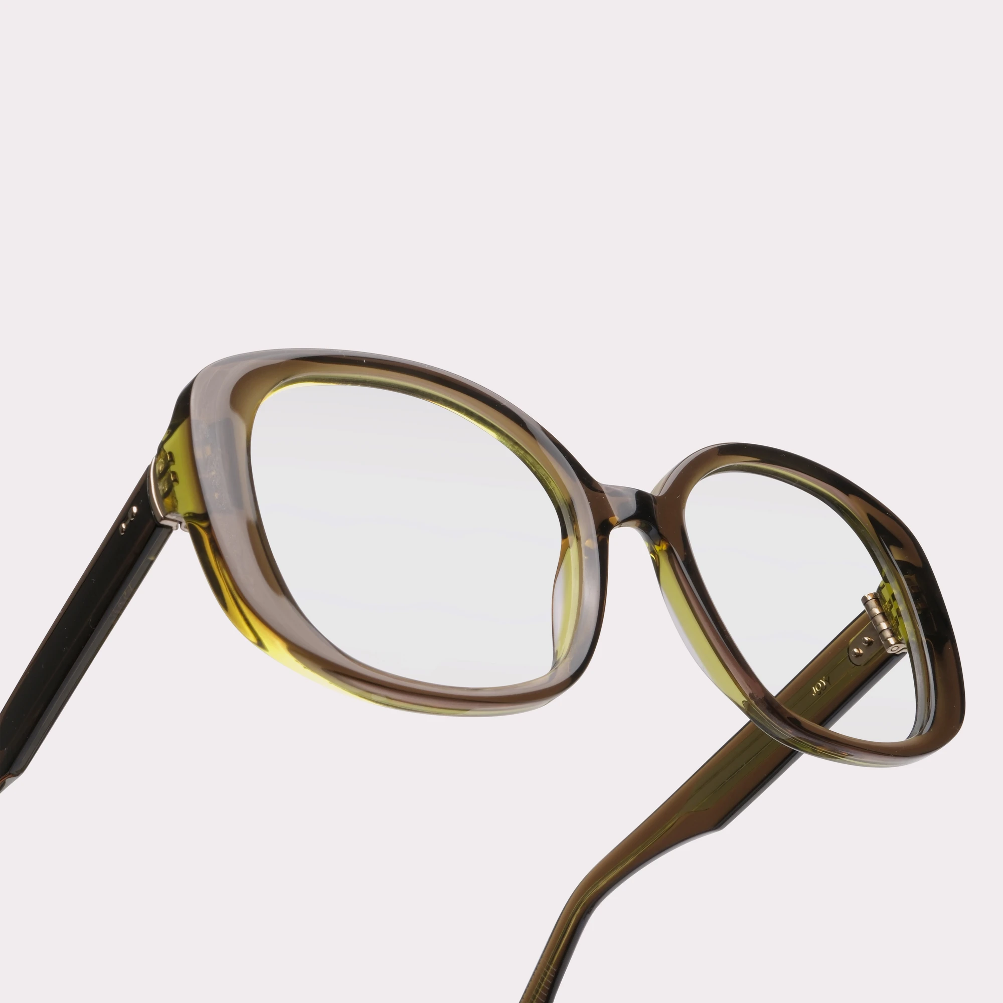 Ein Paar Joy Khaki Korrekturbrille in der Makroansicht