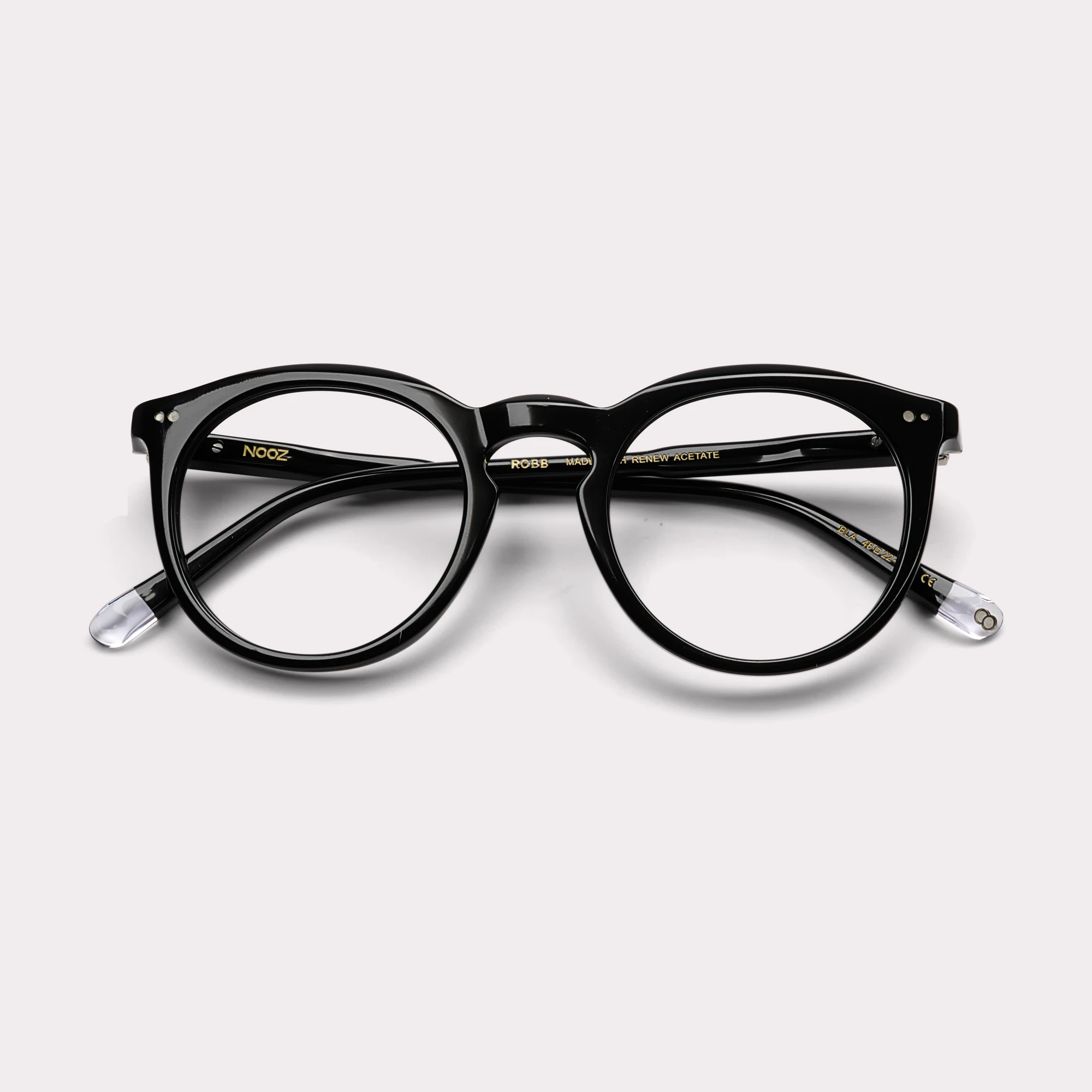 Ein Paar Robb Schwarz Korrekturbrille , zusammengeklappt