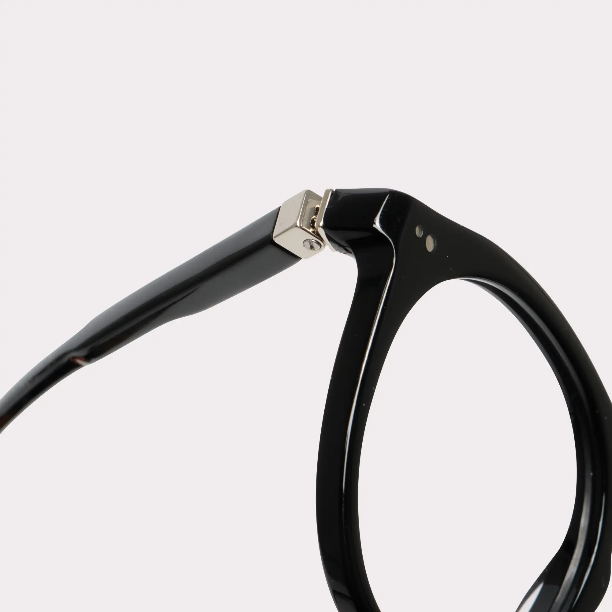 Ein Paar Robb Schwarz Korrekturbrille in der Makroansicht