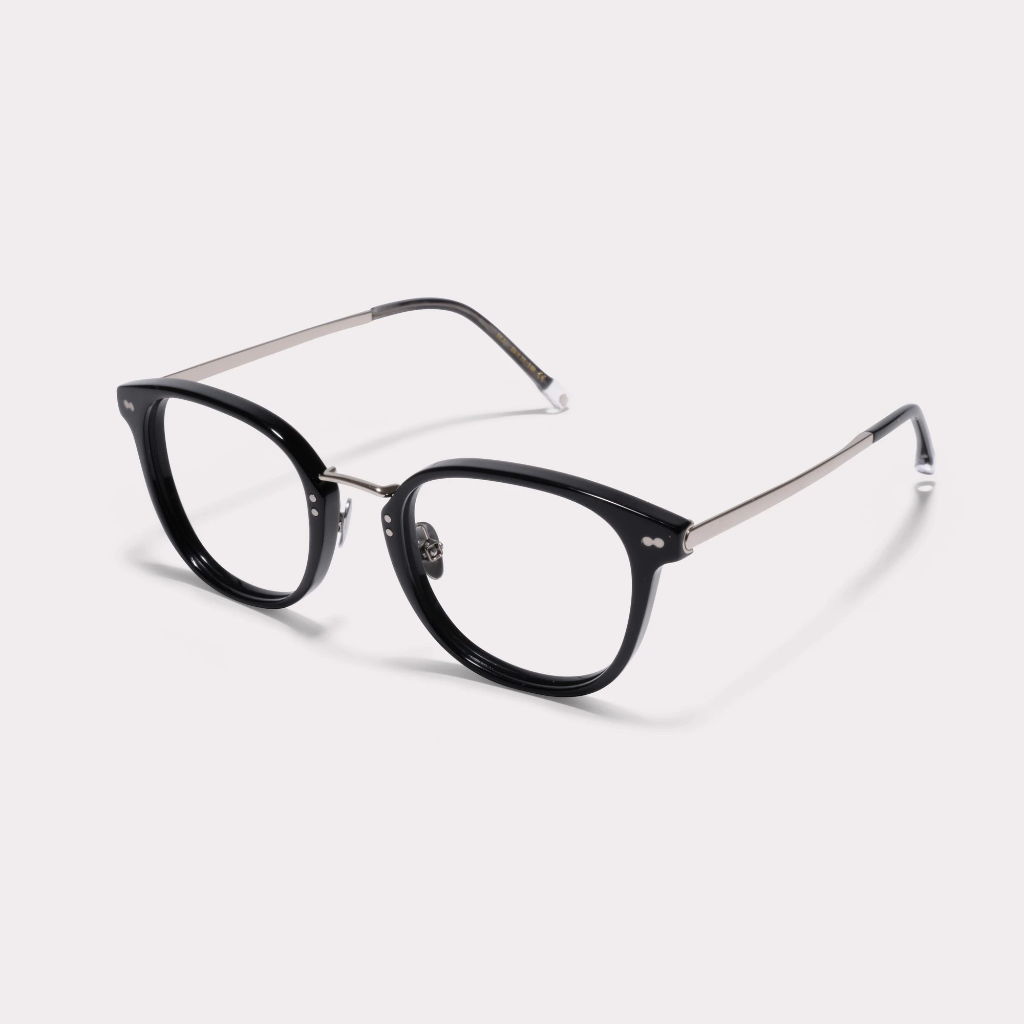 Une paire de Covell Noir Lunettes sur prescription vue de côté