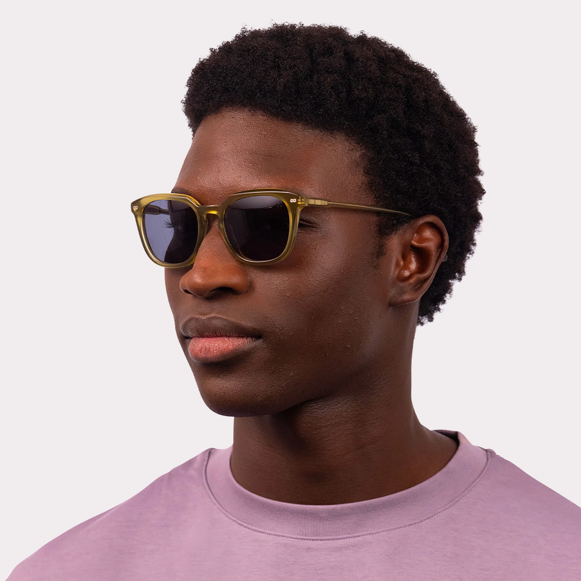 Ein Paar Clover Milky Kaki Sonnenbrille
