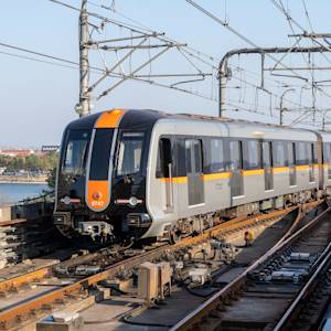 Shanghai, metro carries 2. 8 billion riders yearly