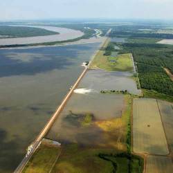 Dams thwarting Louisiana marsh restoration