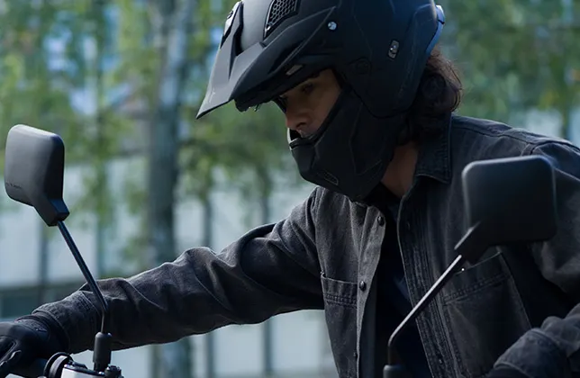Man och moped.