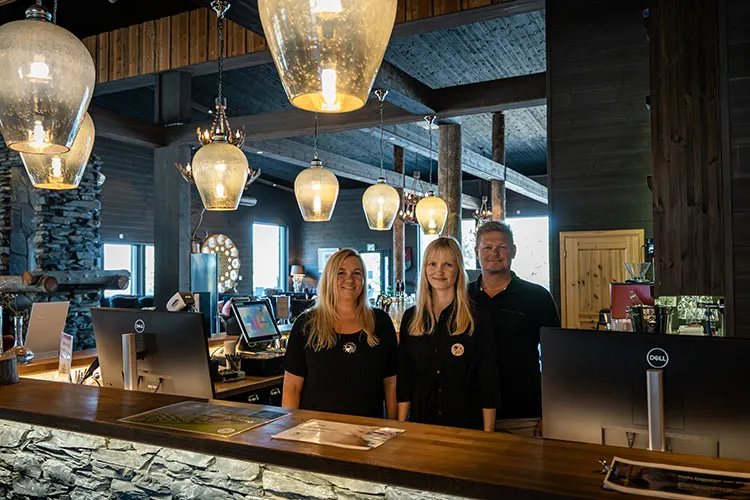 Nellim Wilderness Hotels & Safaris Oy, Mari Lappalainen, omistaja, Essi Lappalainen, hotel manager, Jouko Lappalainen, toimitusjohtaja, omistaja.