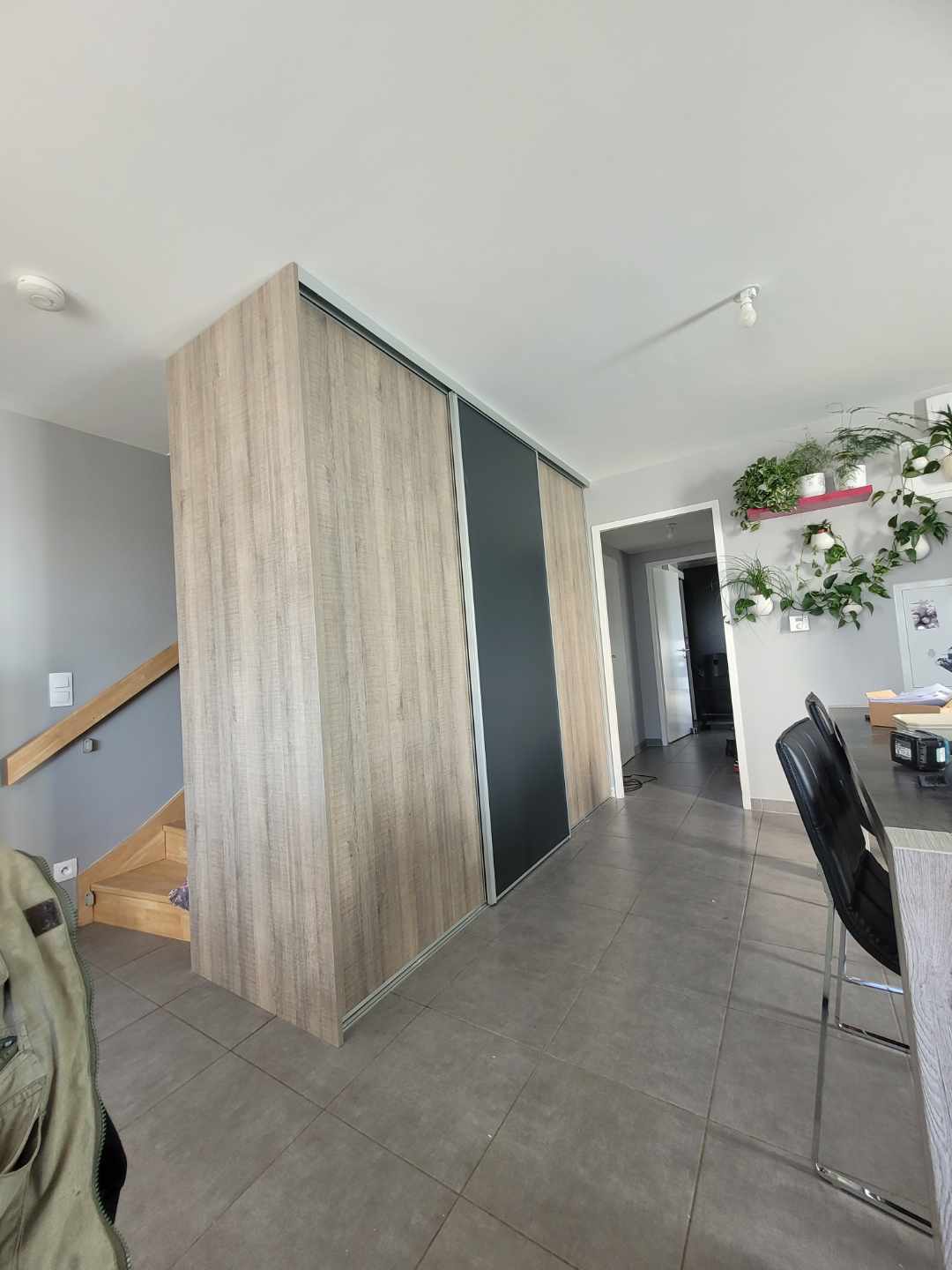 placard-sur-mesure-bois-anthracite-aveyron