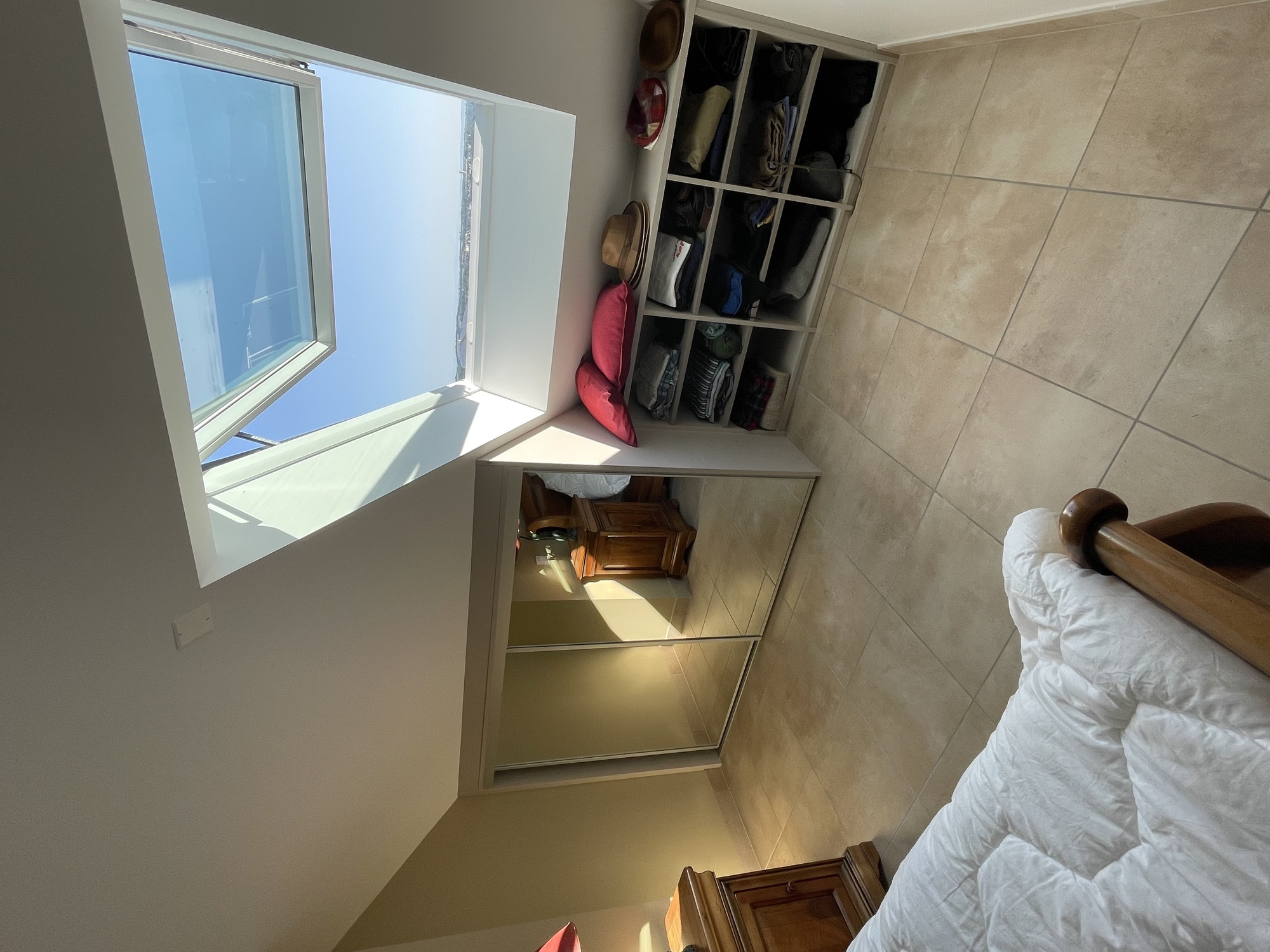 rangement-sous-pente-miroir