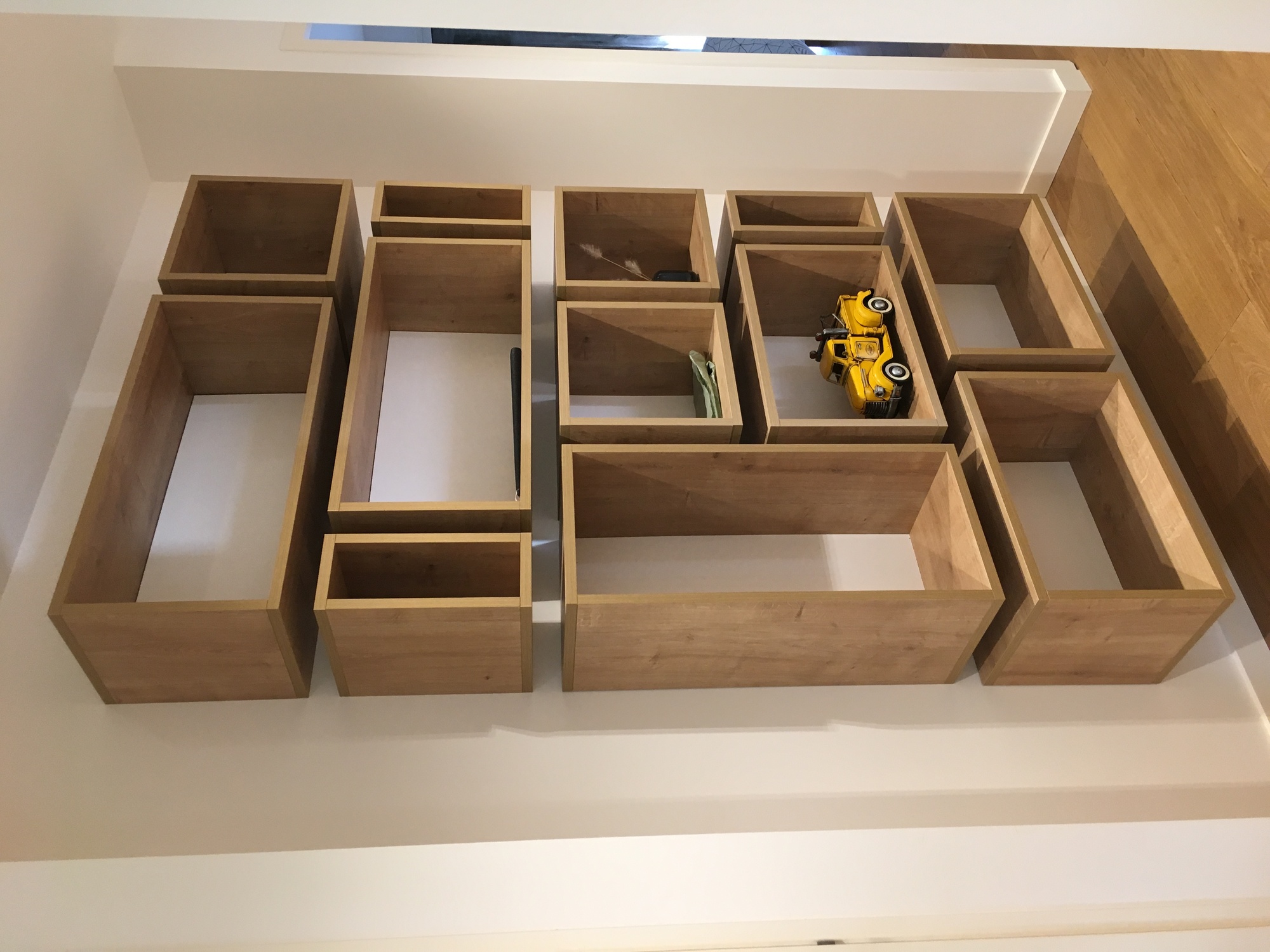 bureau-tiroirs-bois-clair