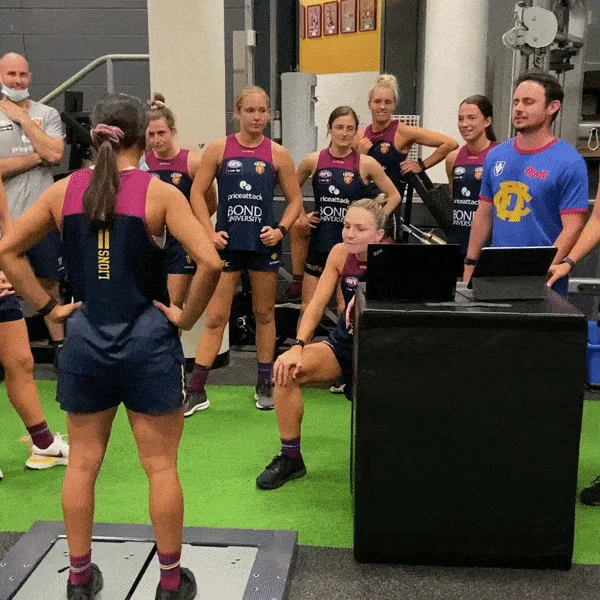 ForceDecks를 이용한 Brisbane Lions AFLW 팀 선수들의 CMJ 테스트
