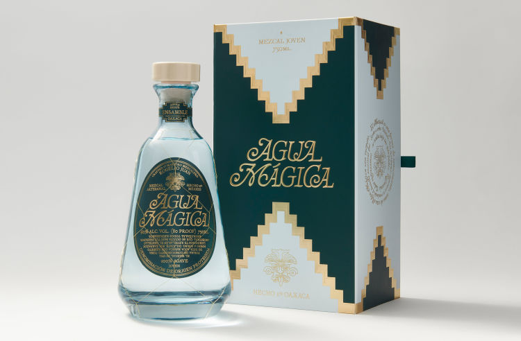 Agua-Magica-Mezcal-Artesanal-Bottle-Mexico-Bottle-Label-Box-Design-Closed